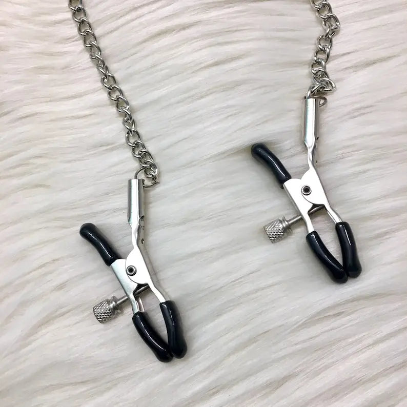 Close-up of the black adjustable clamp tips